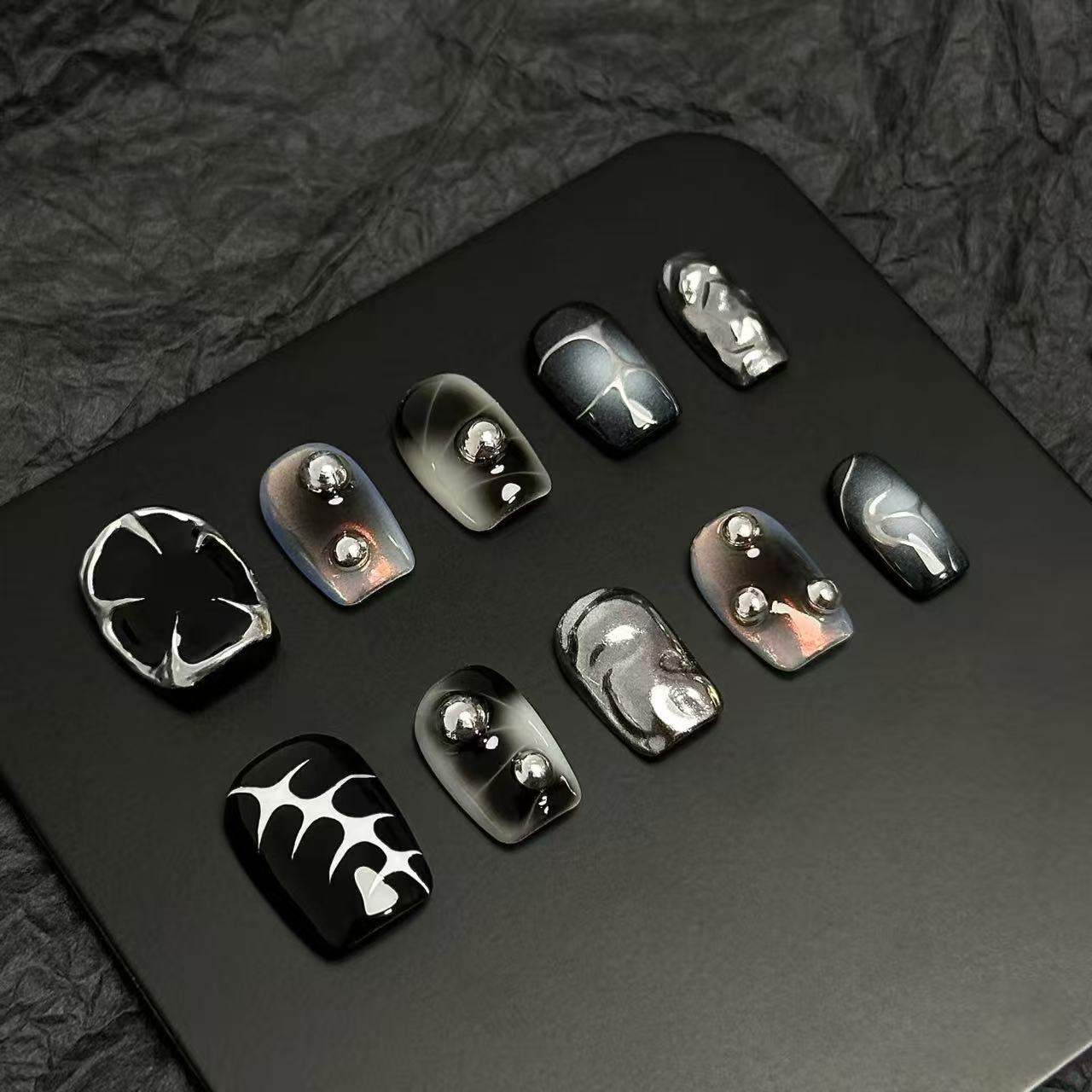 أشواك الشبح الفضية