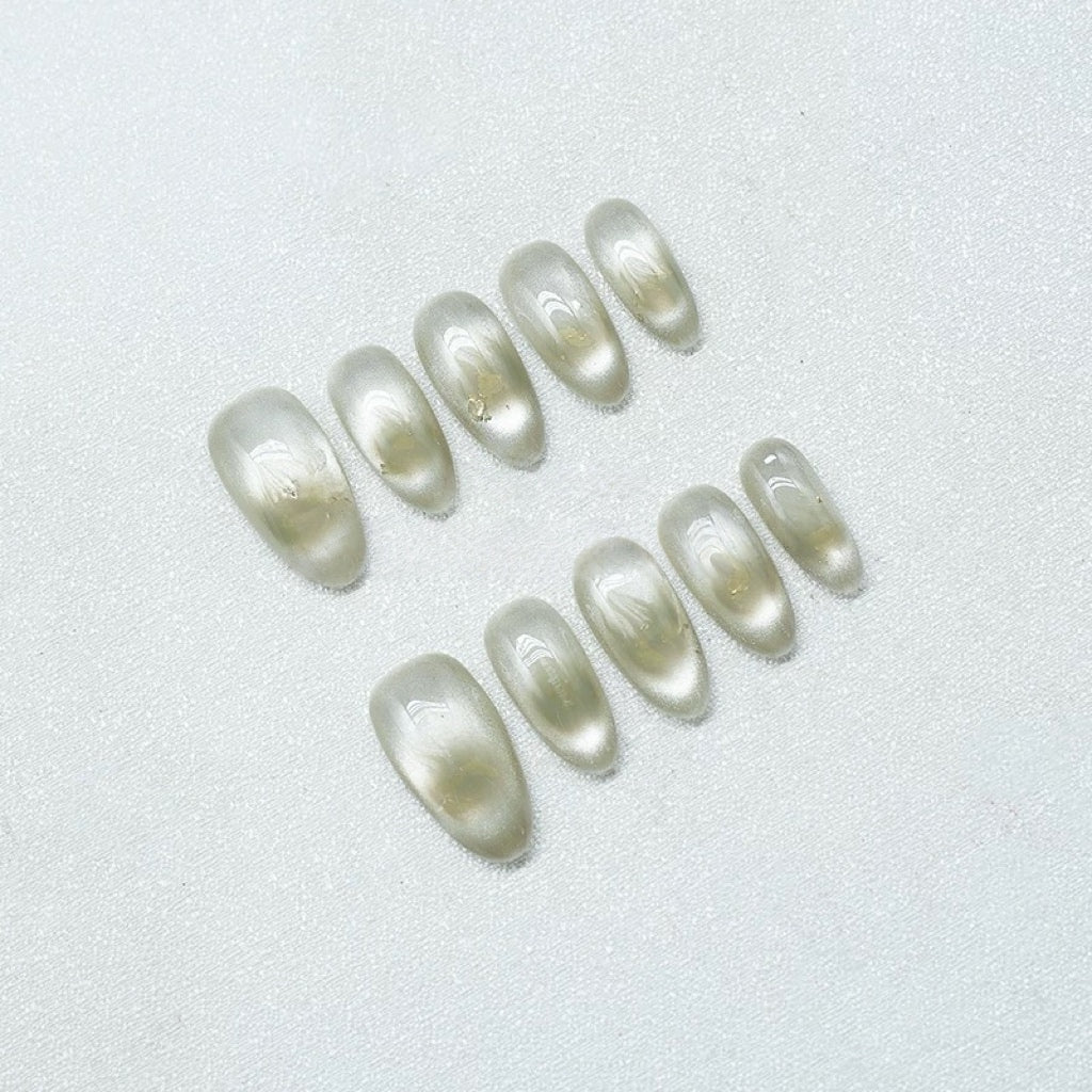 قطرة ماء العشب الأخضر